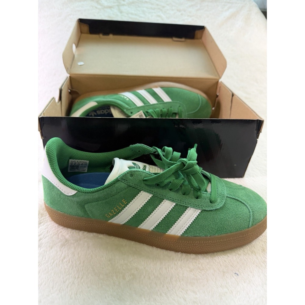 adidas Gazelle Green/White Suede Low Top Lace-Up Athletic Sneakers Rubber Sole